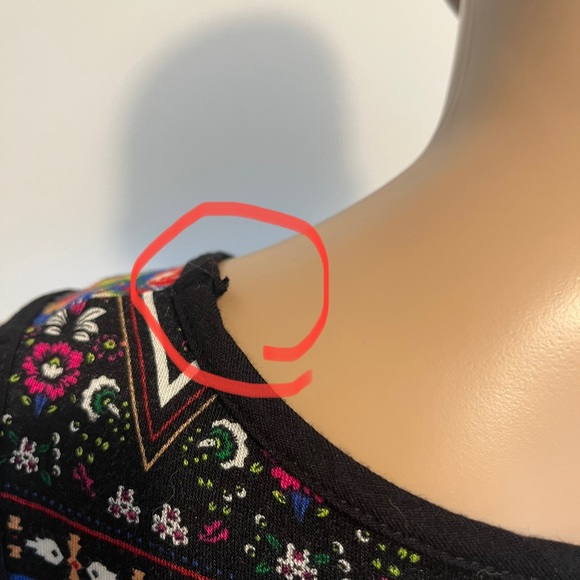 Cold shoulder tunic - Picture 9 of 9